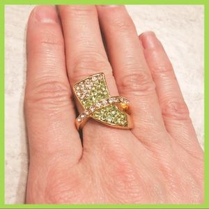 💕Stunning Fashion Ring💕